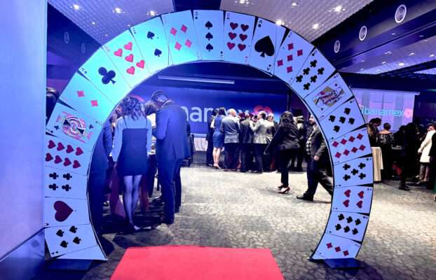 Decoración PREMIUM - Arco Cartas